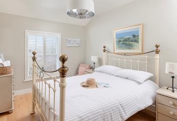 Wake up in the king size bed after a rejuvenating slumber.