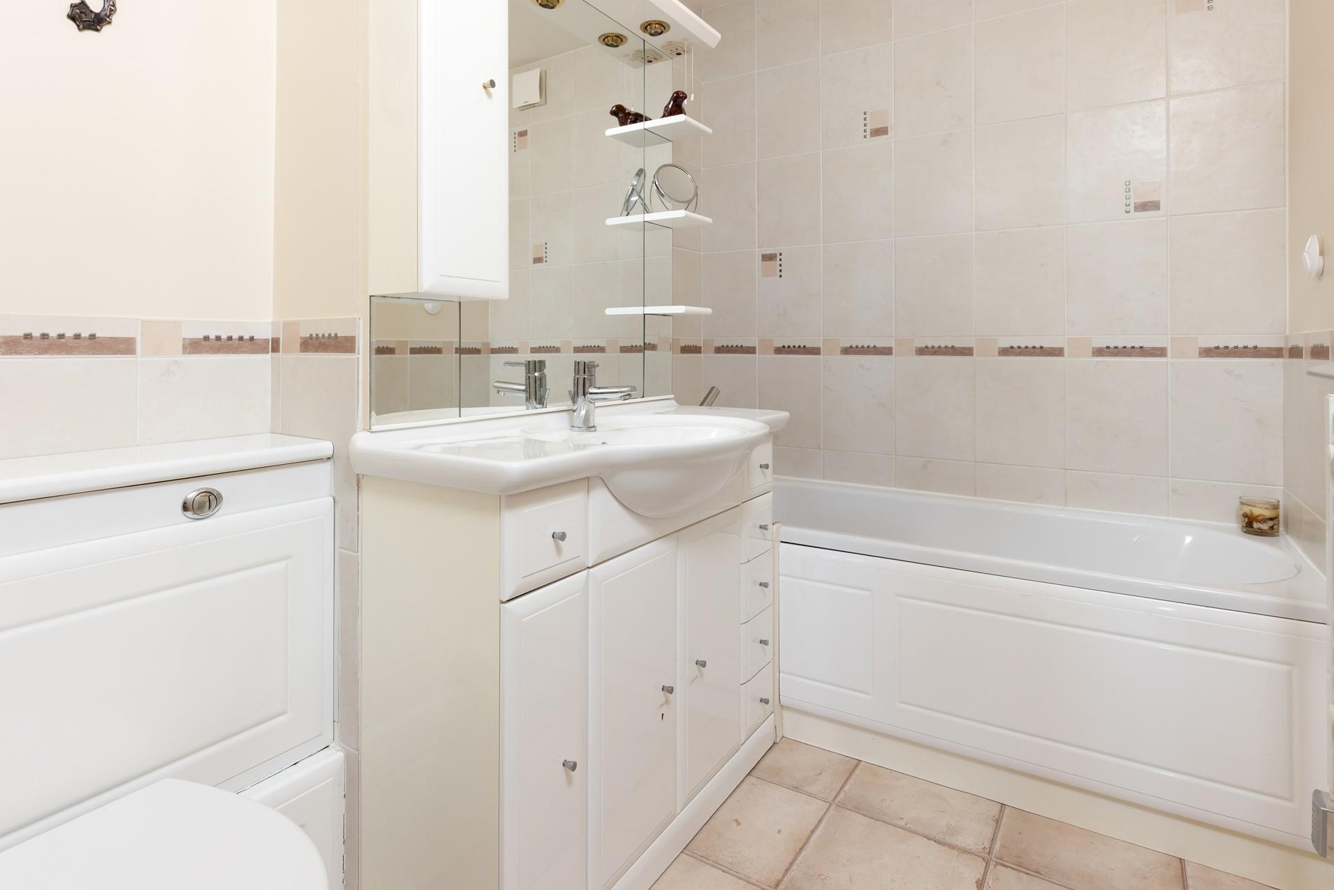 There's a family bathroom too, perfect for a relaxing soak after a walk along the coast path.