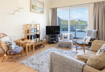 A charming coastal retreat in the popular beachside complex in St Ives.