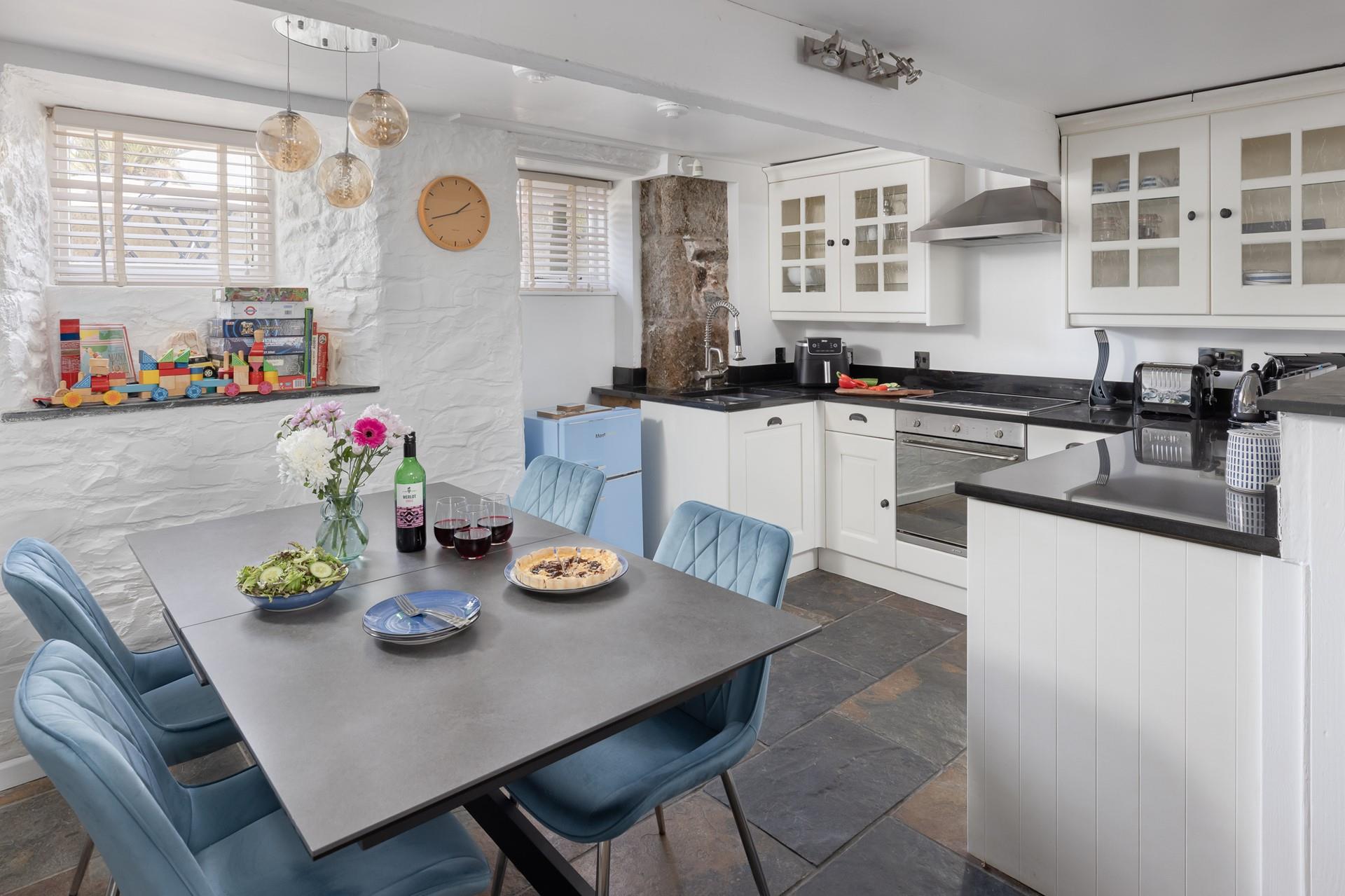 You can cook and dine together, making the most of your holiday!
