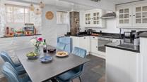 You can cook and dine together, making the most of your holiday!
