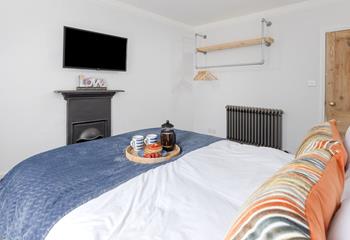 A clever hanging rail means you can unpack with ease.