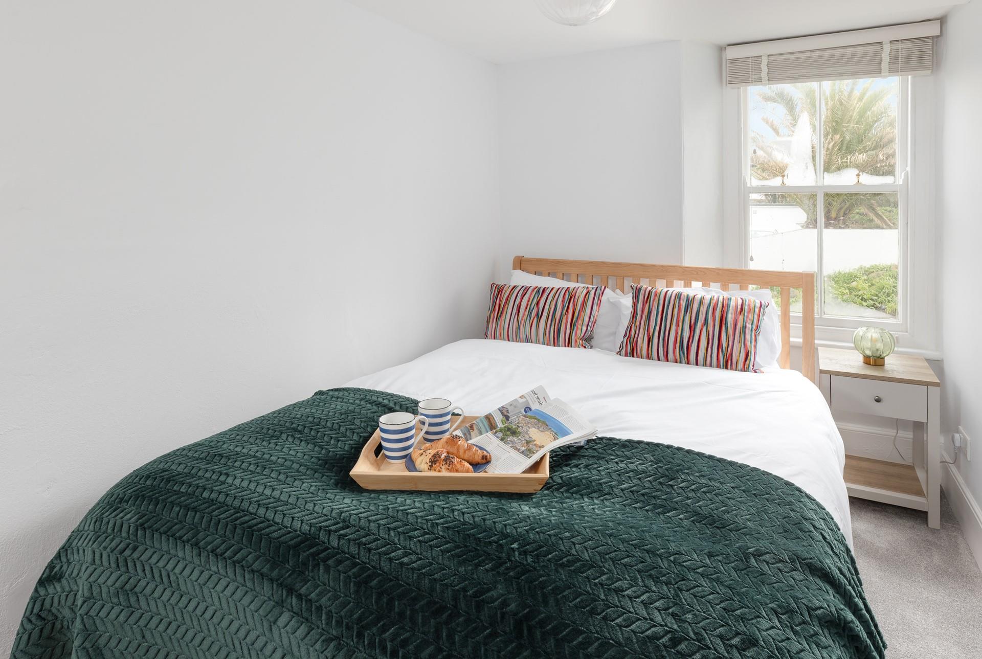 Wake up and find yourself moments from the beach and harbourside.