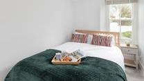 Wake up and find yourself moments from the beach and harbourside.