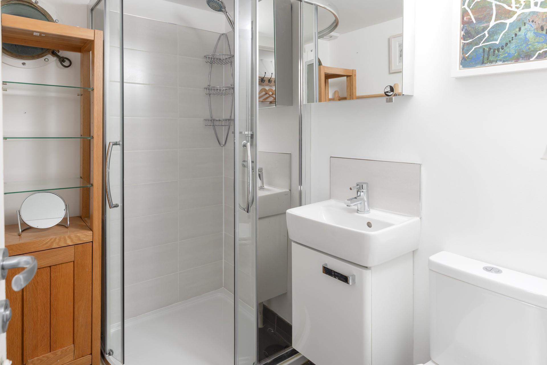 Start your days with a refreshing rinse in the shower room.