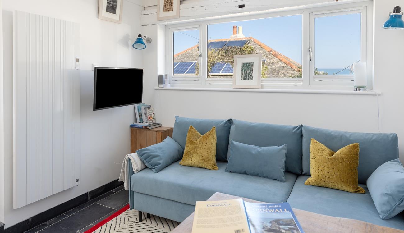 With views across the rooftops and out to sea, The Art House is a quaint coastal studio.
