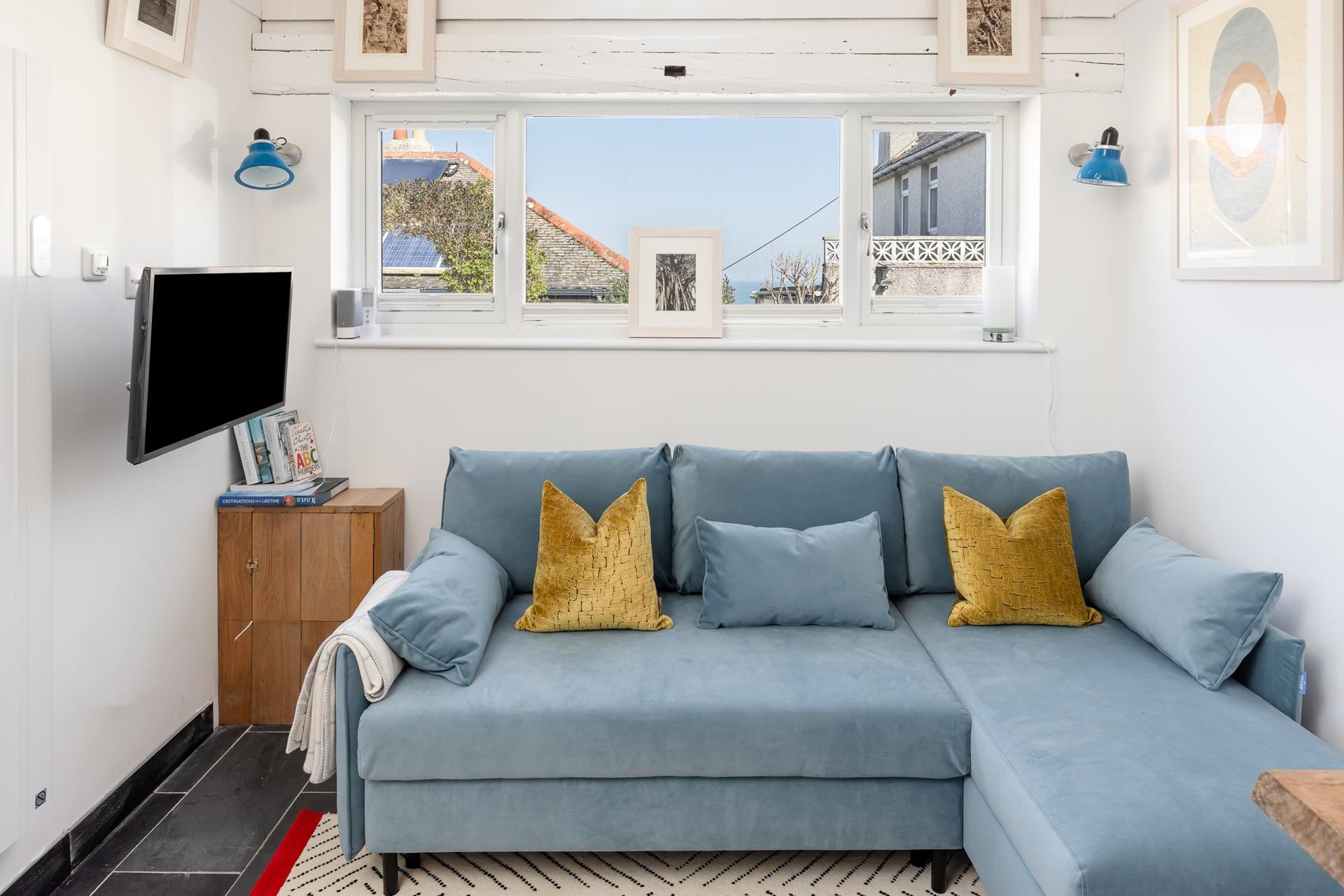 Find the golden sands of Porthmeor beach a short stroll away!