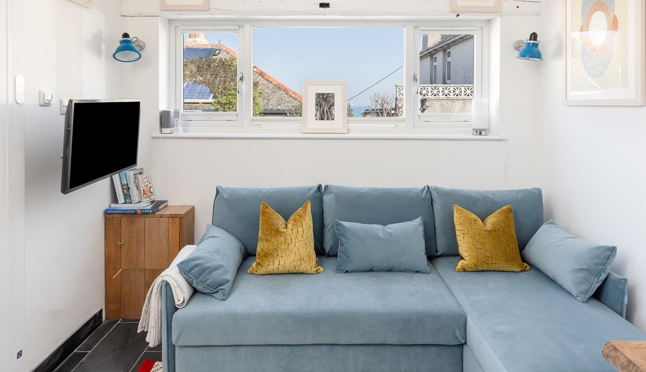 Find the golden sands of Porthmeor beach a short stroll away!