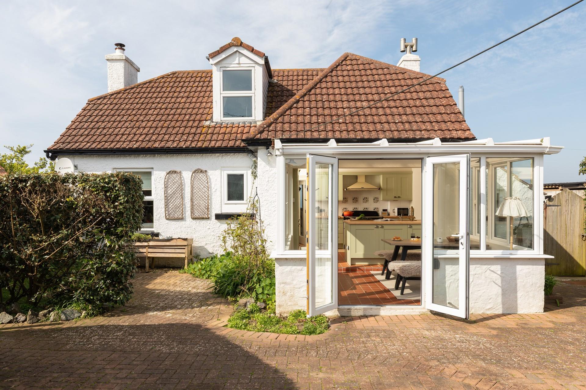 Open the doors and let the summer breeze drift through the house.