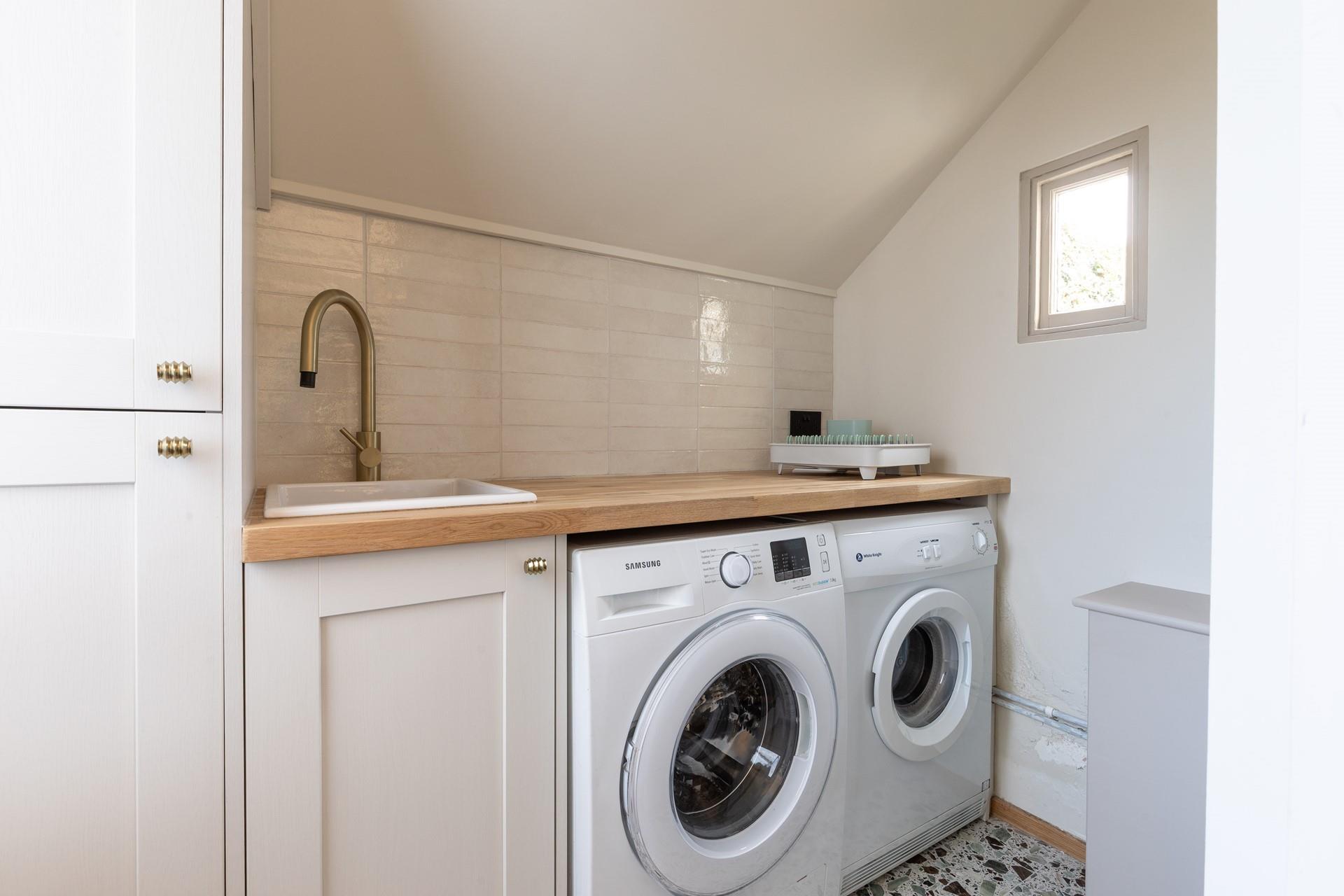 The handy utility area means you can wash and dry clothes after beach days.