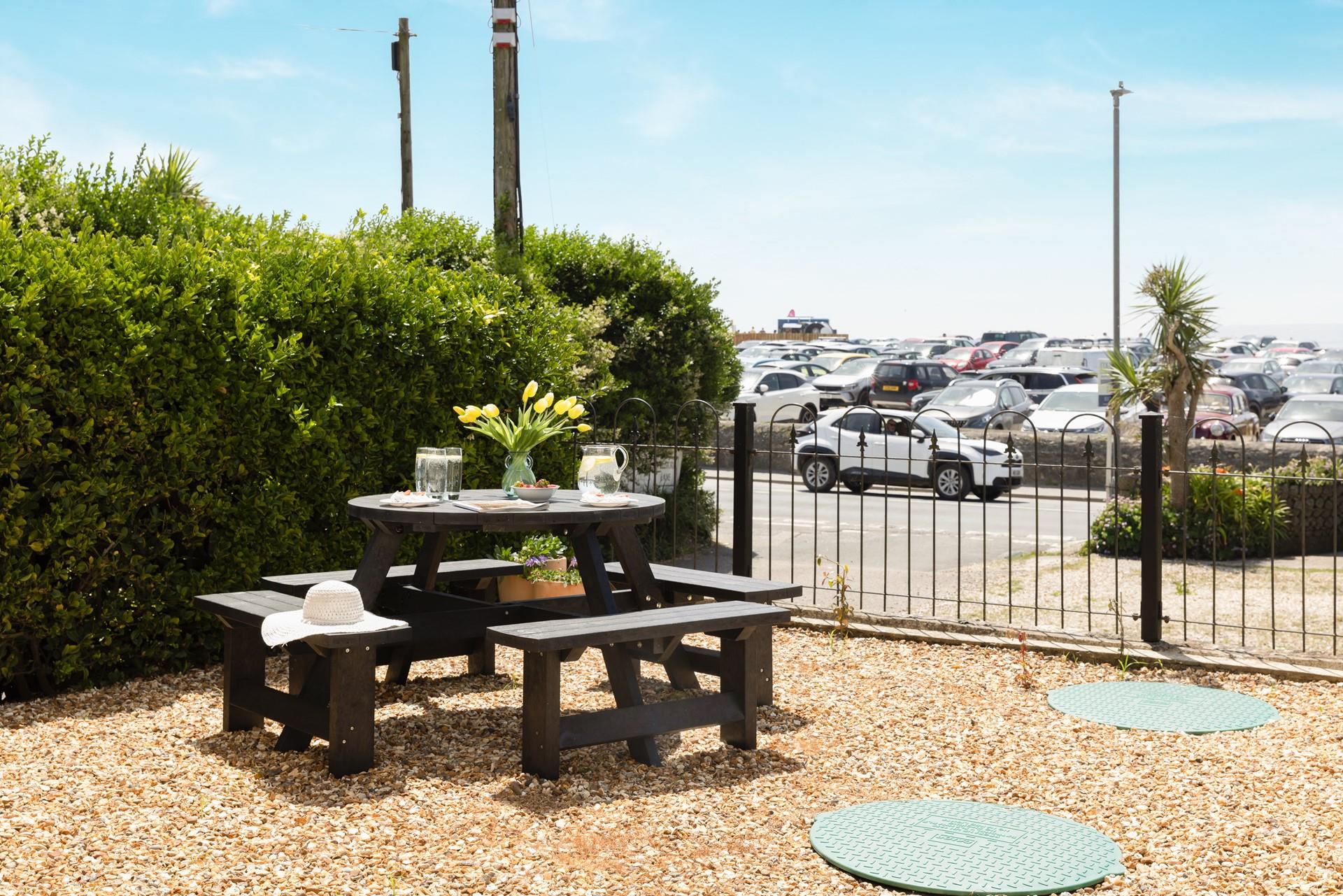 Make the most of warm evenings with dinner outdoors.