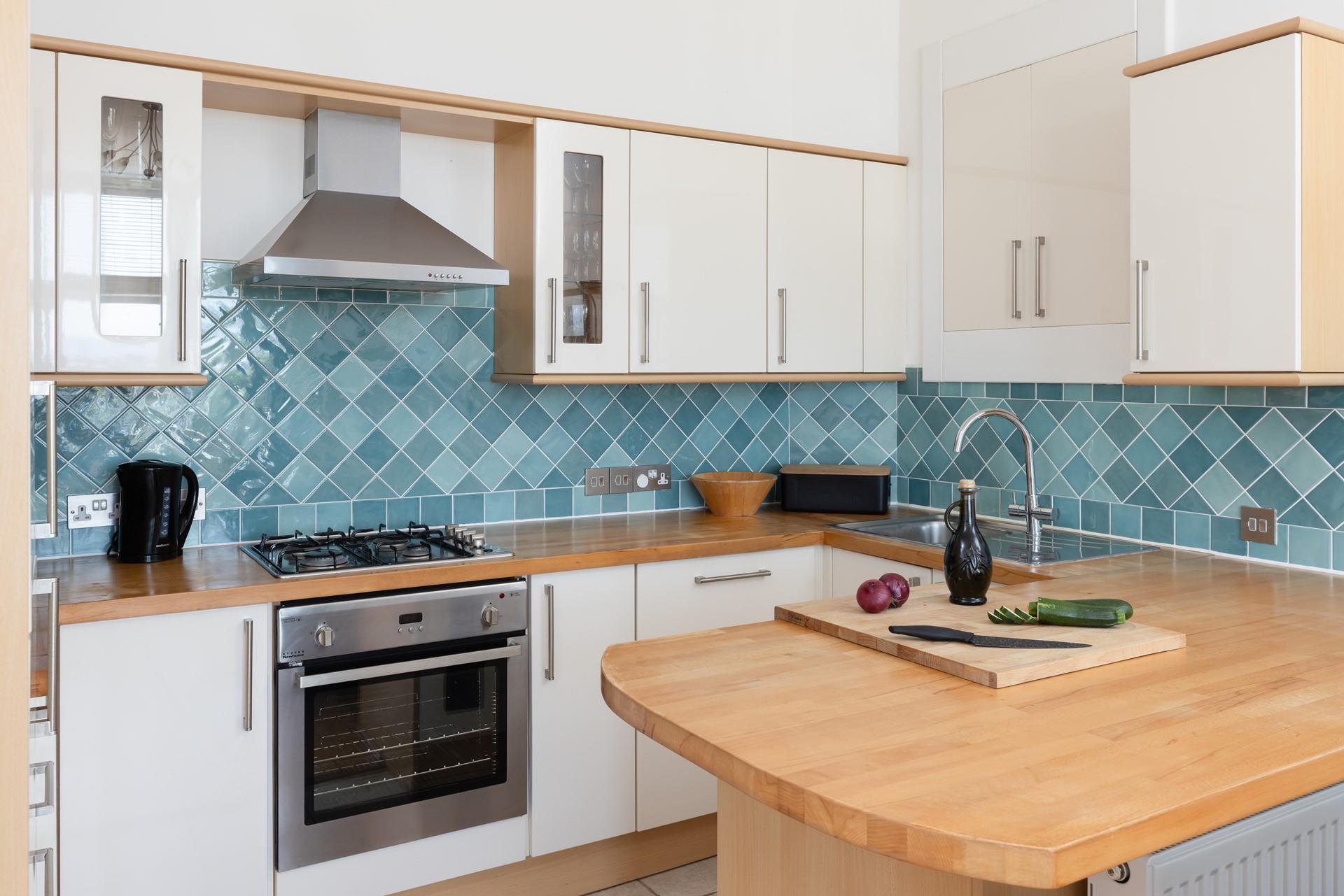 From lazy breakfasts to family dinners, the well-equipped kitchen has it covered.