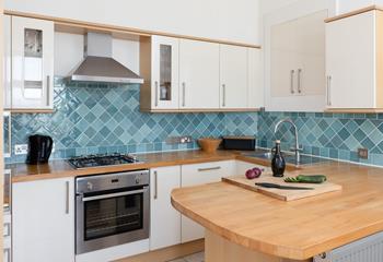 From lazy breakfasts to family dinners, the well-equipped kitchen has it covered.