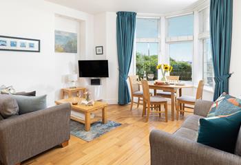 Seahorse, Sleeps 4 + cot, Marazion.