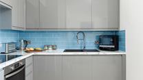 Well-equipped with all mod cons you need, so you can cook and dine with ease.