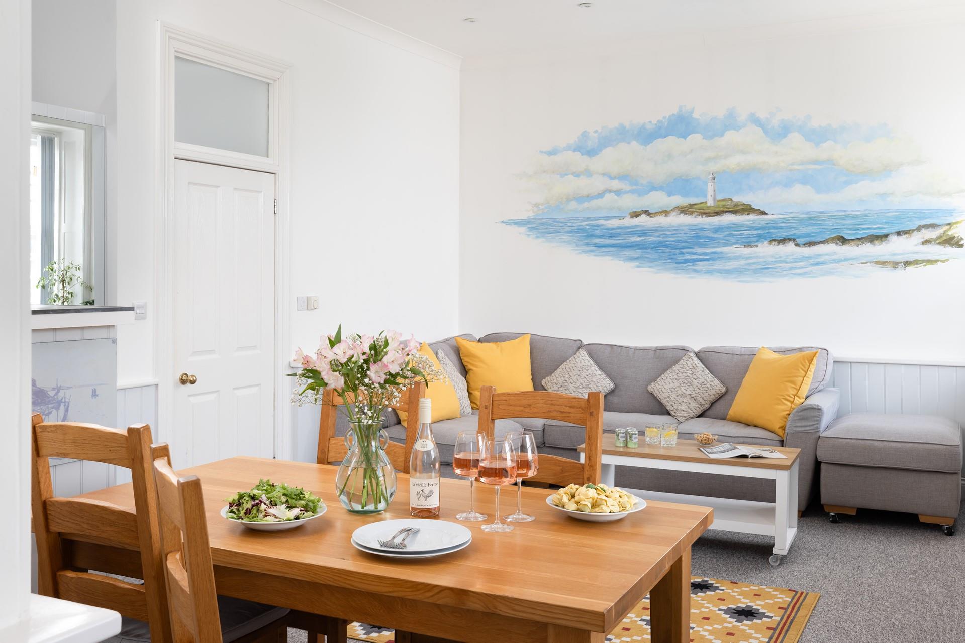 Bright and welcoming, Godrevy at Trinity House is a delightful apartment in Penzance.
