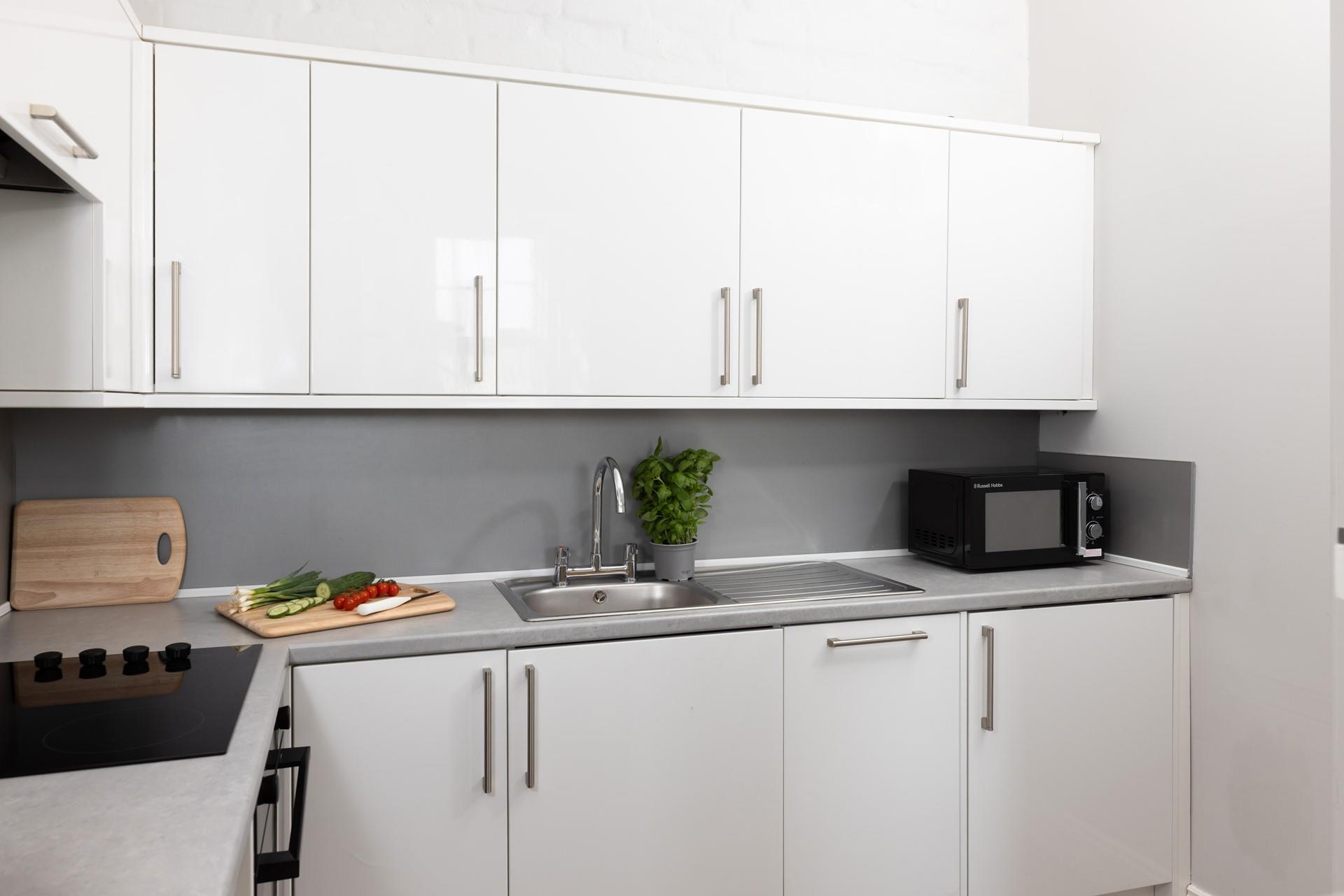 You'll find all you need for cooking and dining.