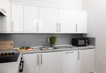 You'll find all you need for cooking and dining.