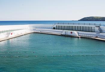 The iconic Jubilee Pool, an art-deco lido, is a short walk away too!