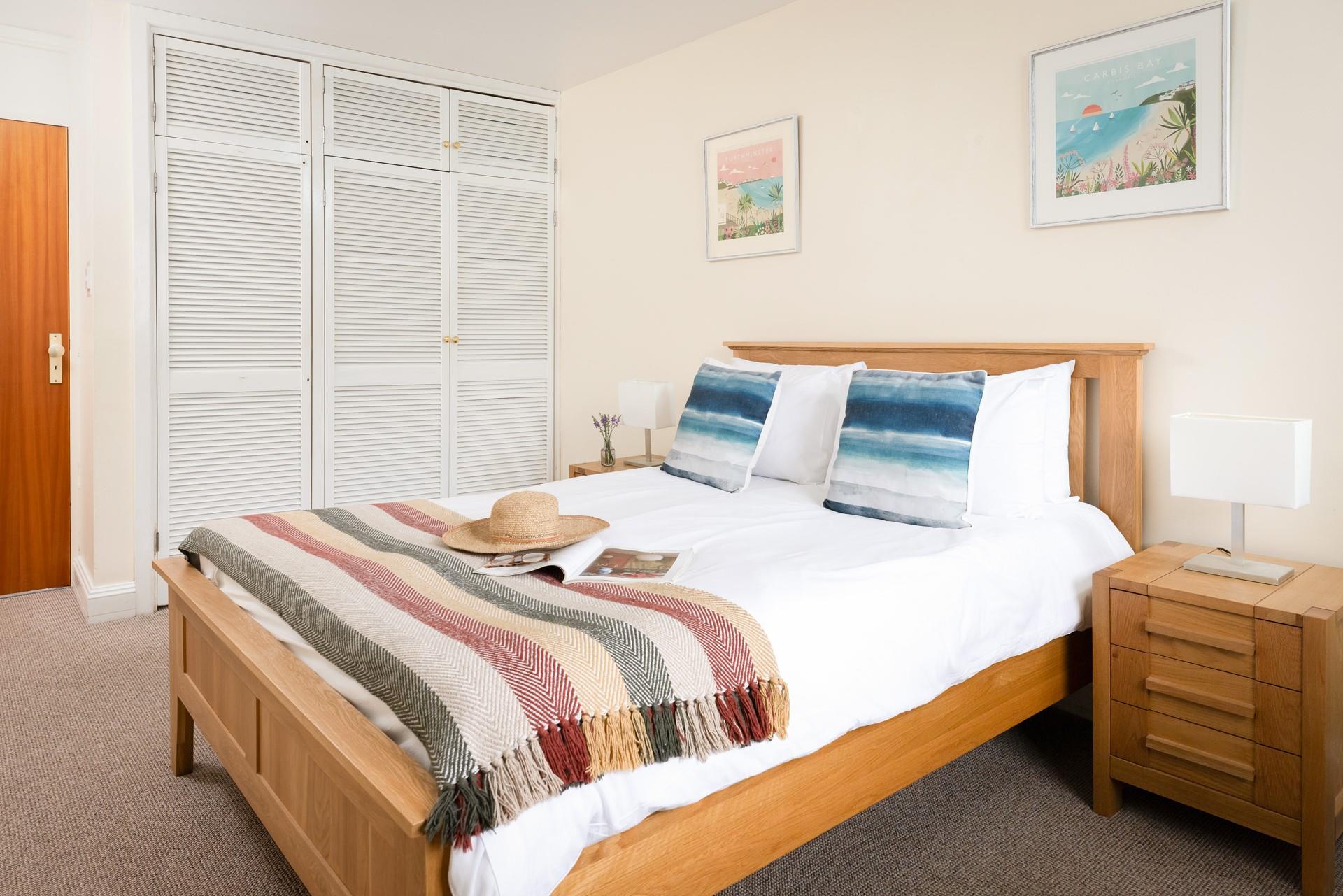There's plenty of storage space, so you can unpack with ease.