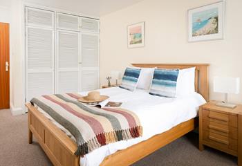 There's plenty of storage space, so you can unpack with ease.