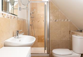 Start your day with a refreshing rinse in the en suite shower.