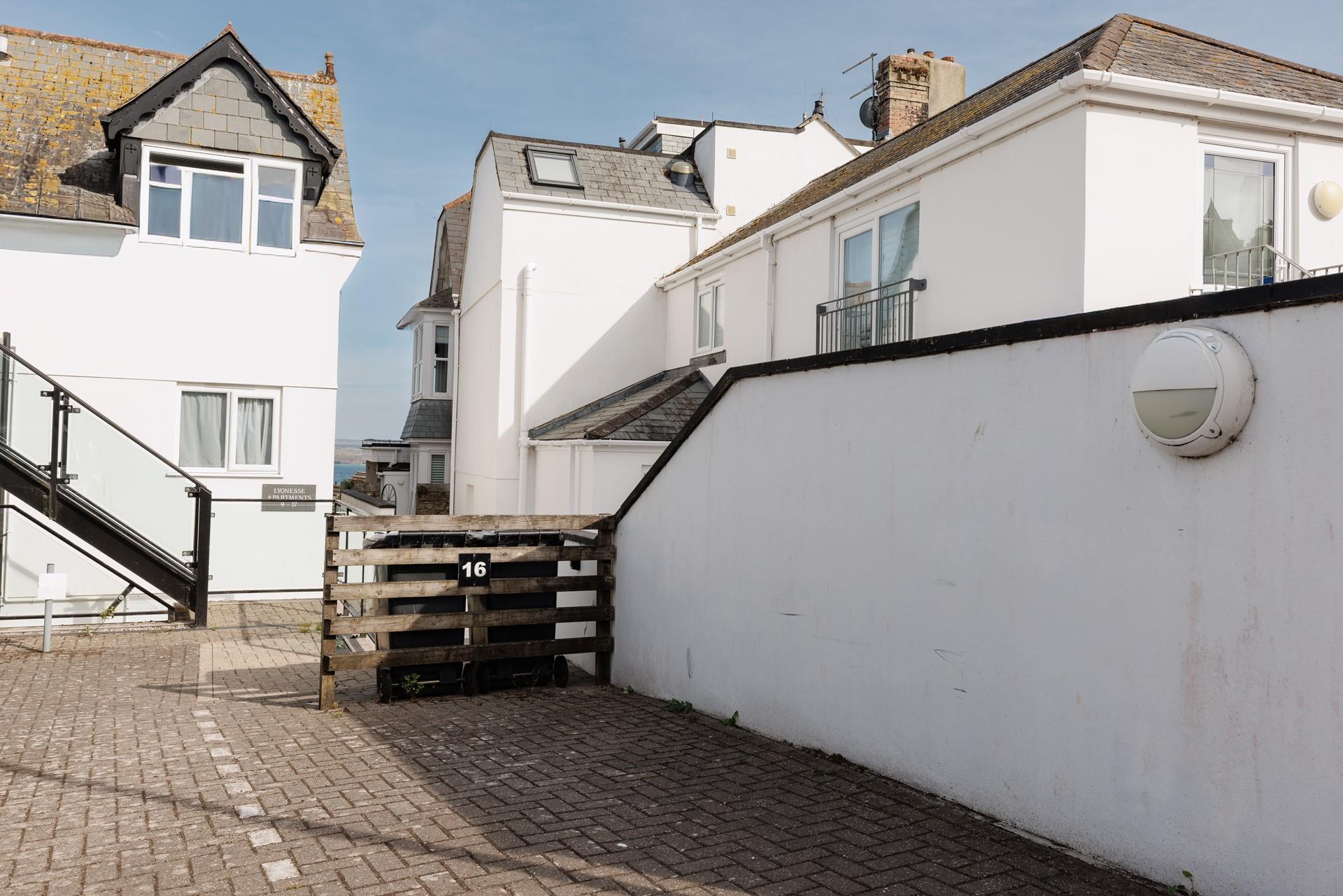 Private parking means you can park up with ease and explore St Ives on foot.