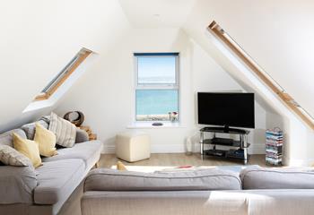 Happy Days - Lyonesse Apartments, Sleeps 6 + cot, St Ives.