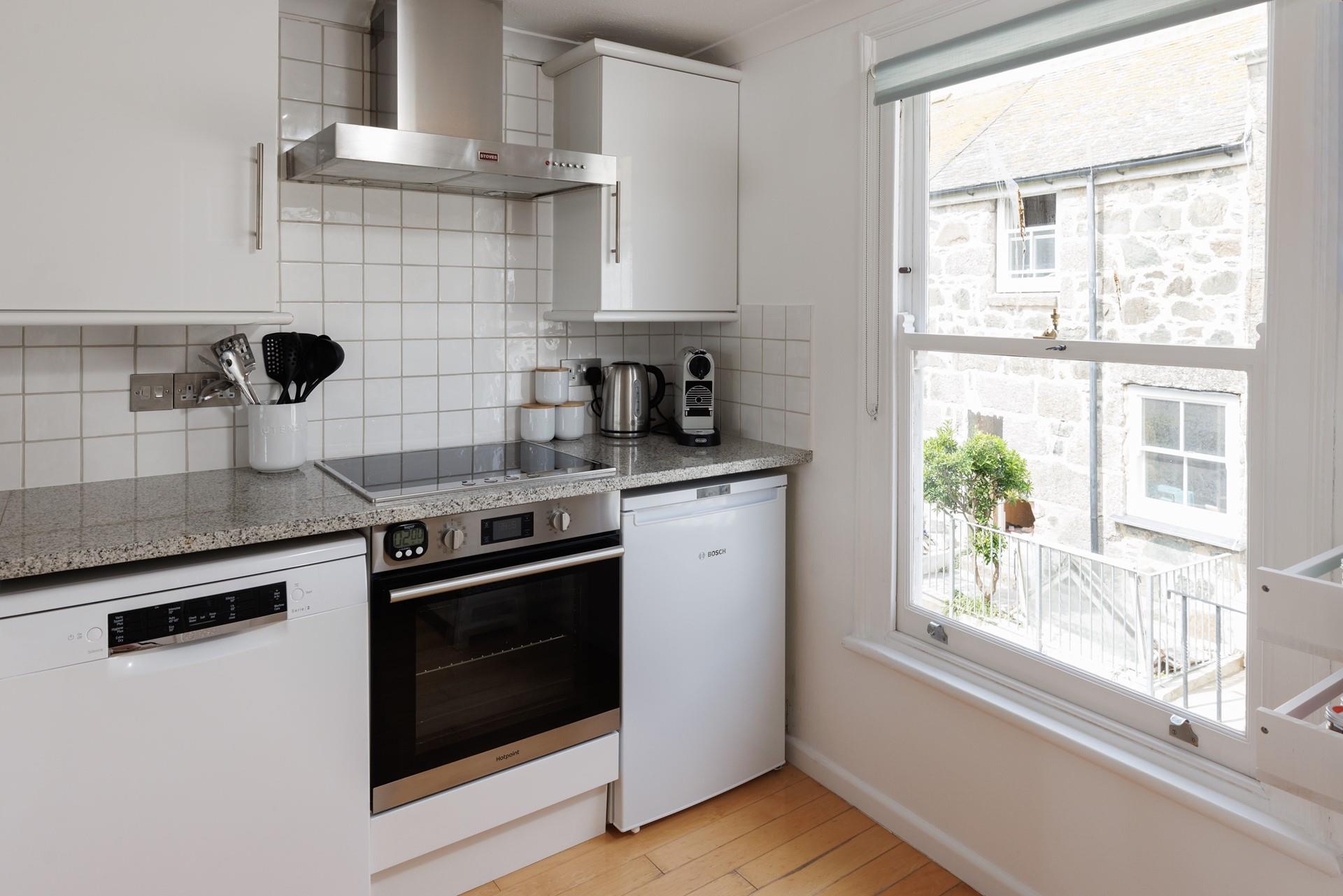 Cook up a storm in the well-equipped kitchen. 