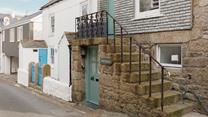 Find the cottage amongst the cobbled streets of St Ives. 