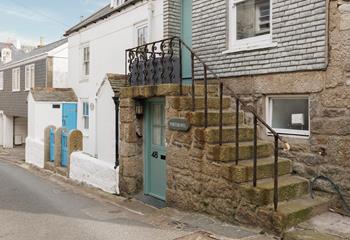 Find the cottage amongst the cobbled streets of St Ives. 