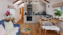 The open-plan space allows you to spend quality time together. 