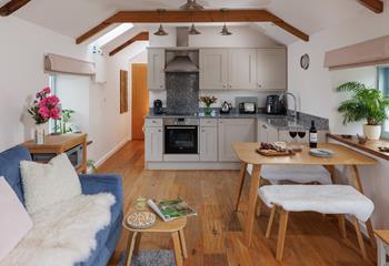 The open-plan space allows you to spend quality time together. 