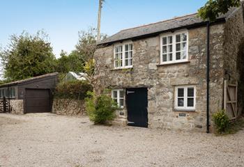 The quaint reverse-level retreat has parking and is close to many of West Cornwall's most popular locations.