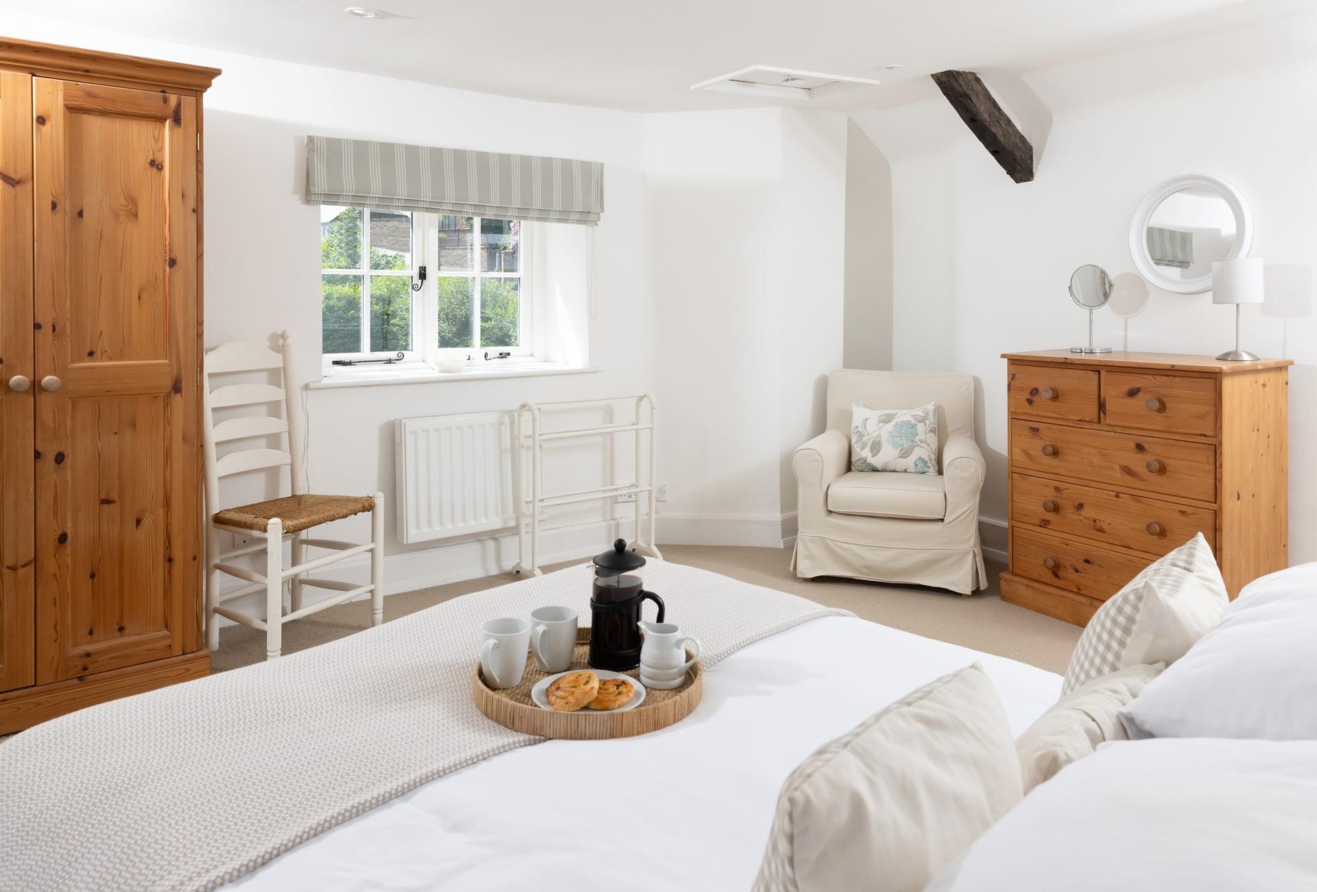 With ample storage space, you can unpack, unwind and start your holiday off right!