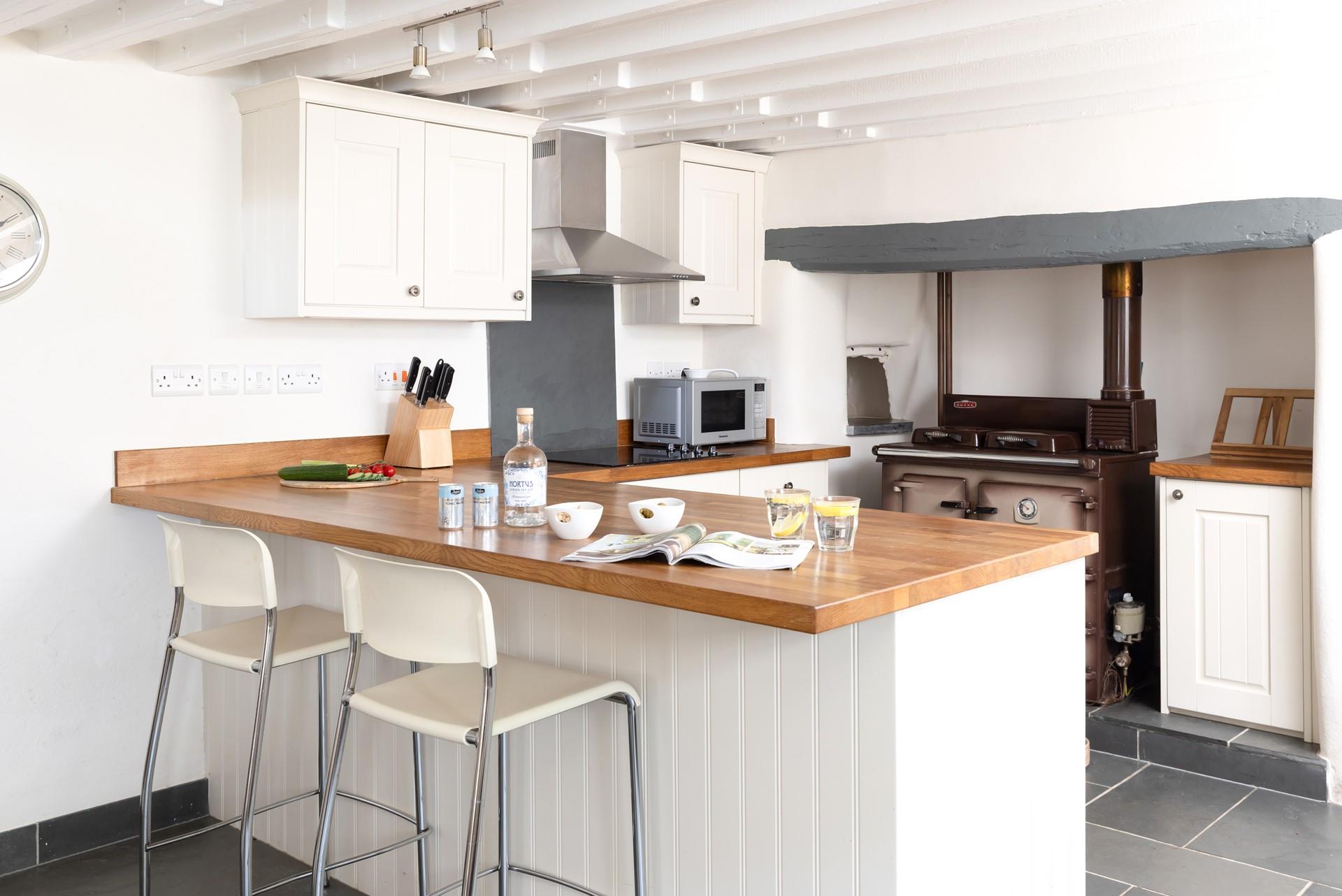 Gather around the breakfast bar and keep the chef of the family company! 