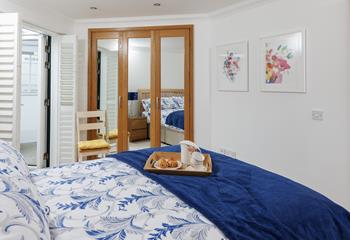 With ample storage, guests can pack away clutter and relax.