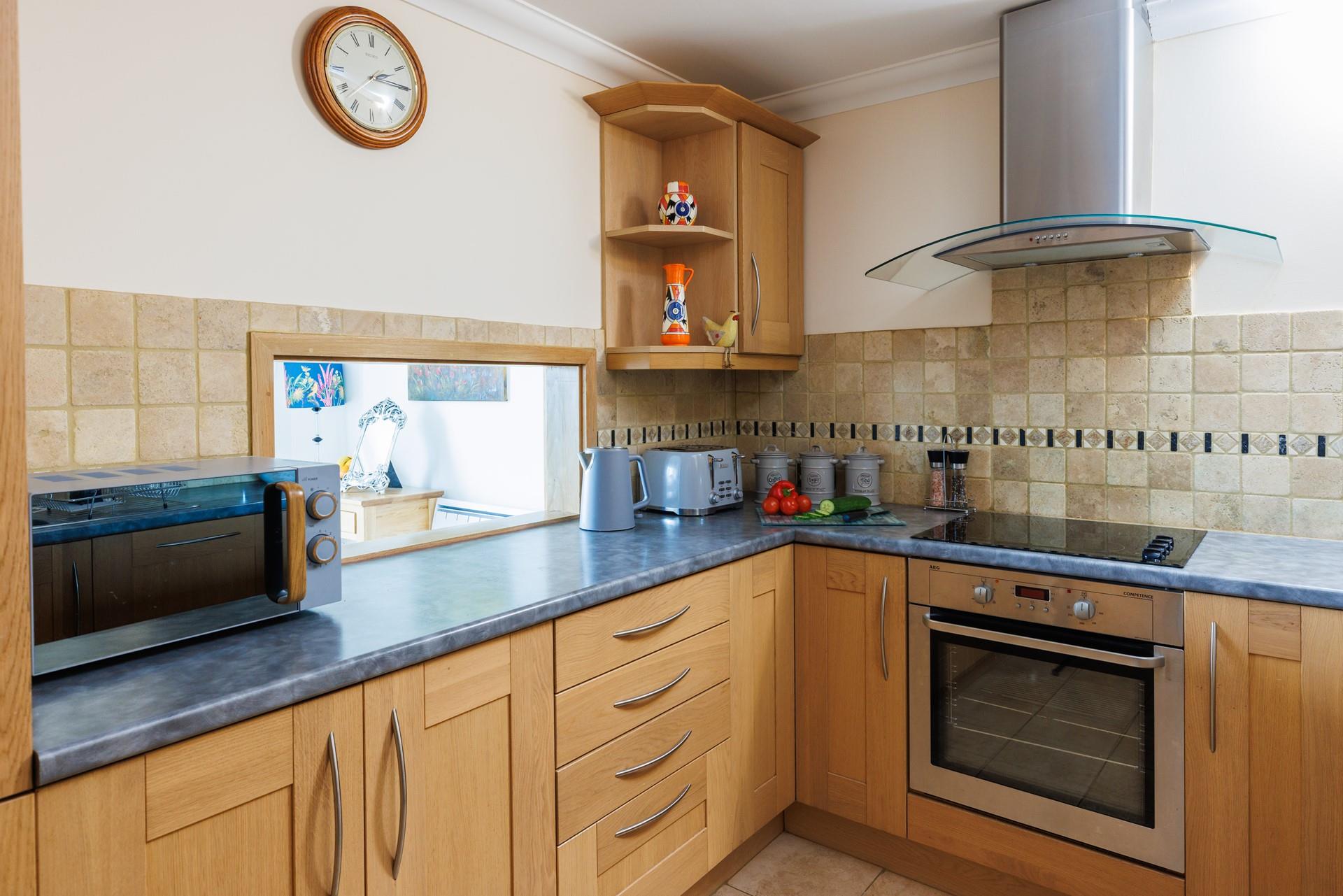 Cook up a storm in the well-equipped kitchen. 