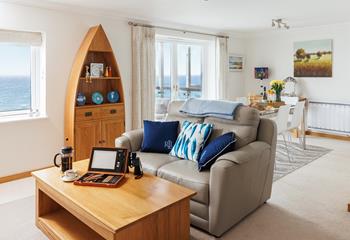 Watch the waves roll by from the comfort of the sofa. 