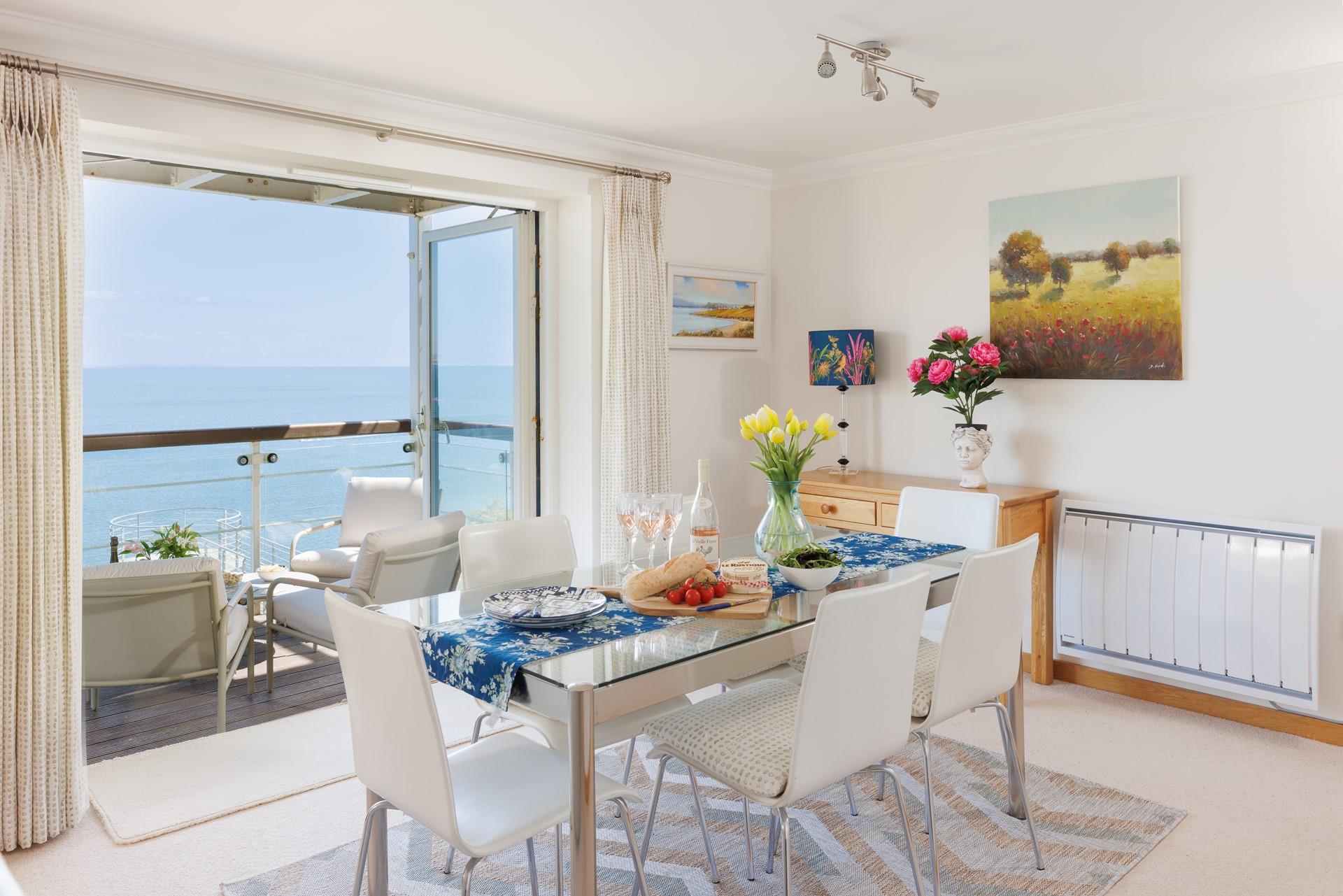 Spend quality time together around the dining table with the ocean as your backdrop.
