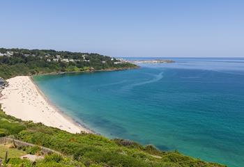 With turquoise seas and white sands, Carbis Bay feels like a tropical paradise!