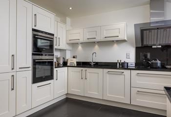 The kitchen has all the mod cons you need.