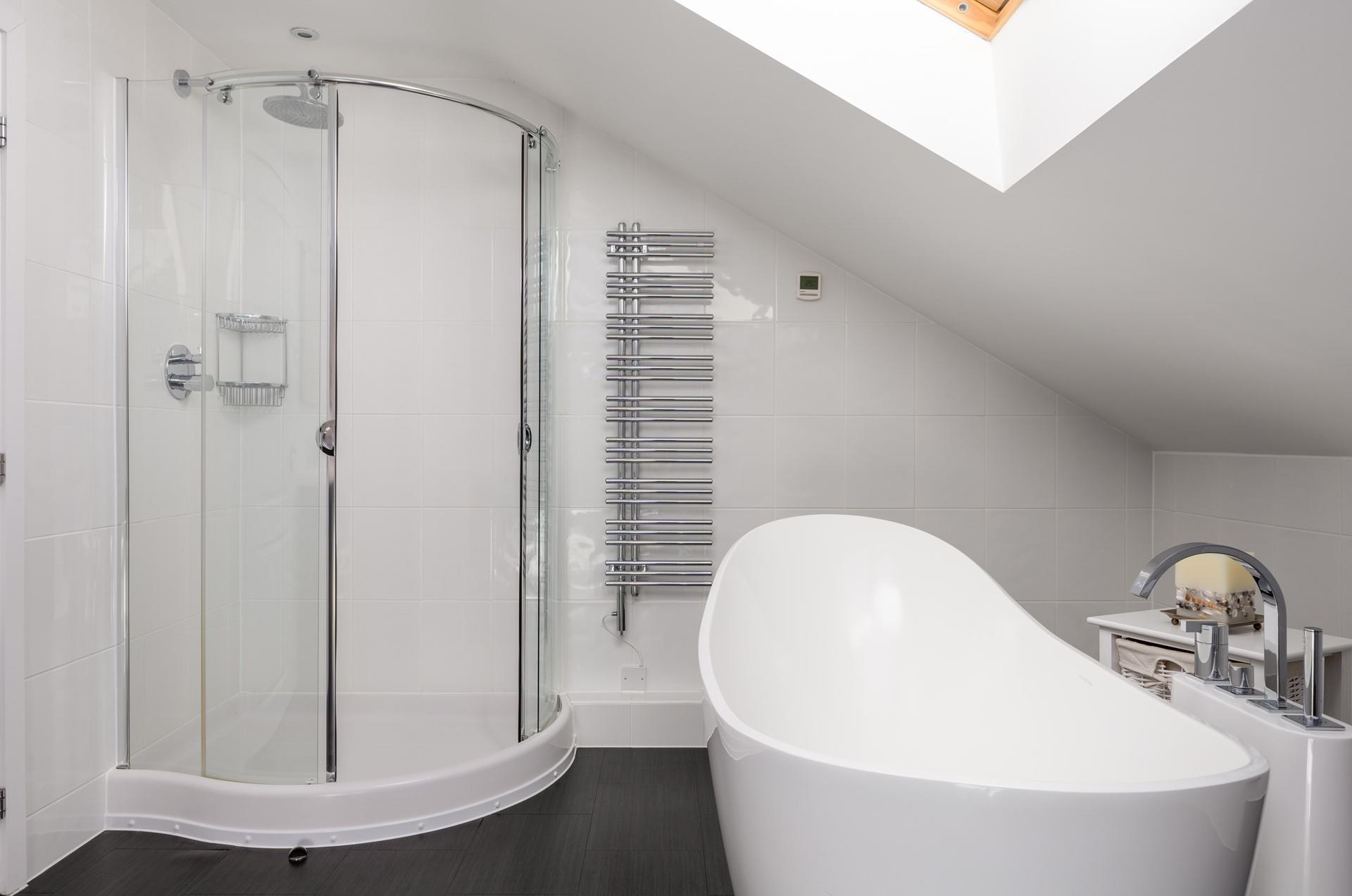 The en suite also has a rainfall shower.