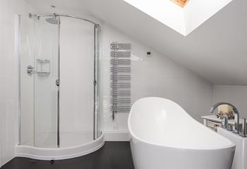 The en suite also has a rainfall shower.