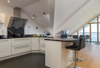 The breakfast bars means you can socialise whilst cooking!