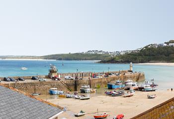 Spend blissful days on the harbour beach or head out to explore the coast path!