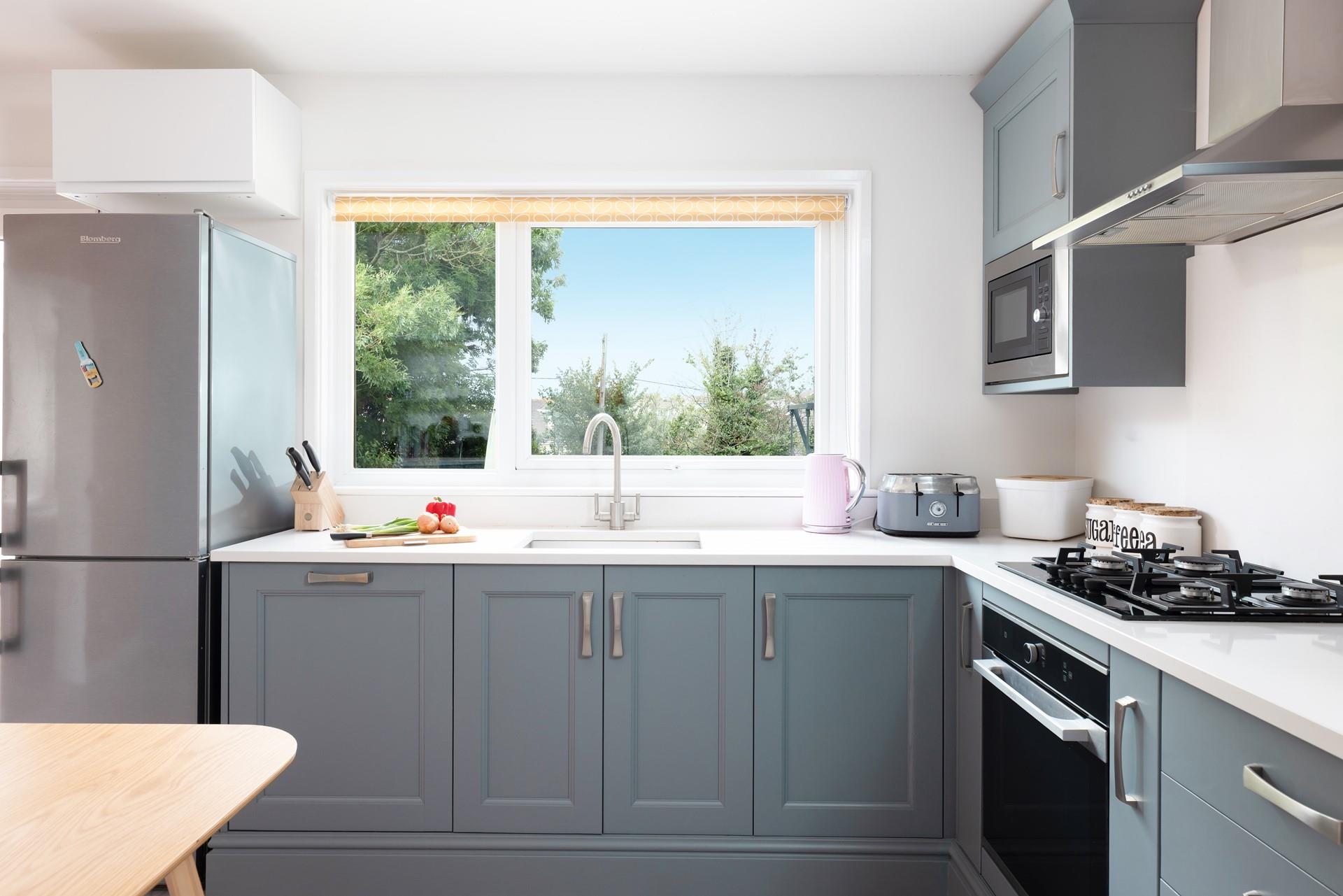 Well equipped, the kitchen has all the mod cons you need!