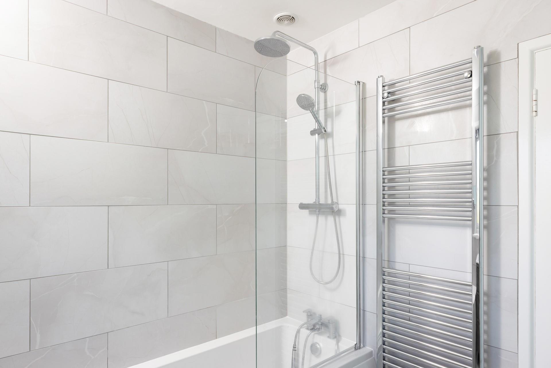 Spend days rambling along the nearby coast, and evenings relaxing in the bath.