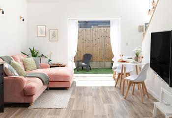 The Hideaway - Hayle, Sleeps 2 + cot, Hayle.