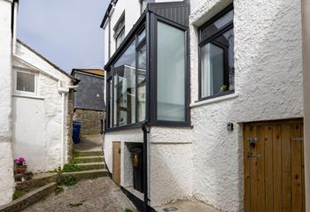 Tucked away, this charming cottage is perfect for couples... and the dog is welcome too! 